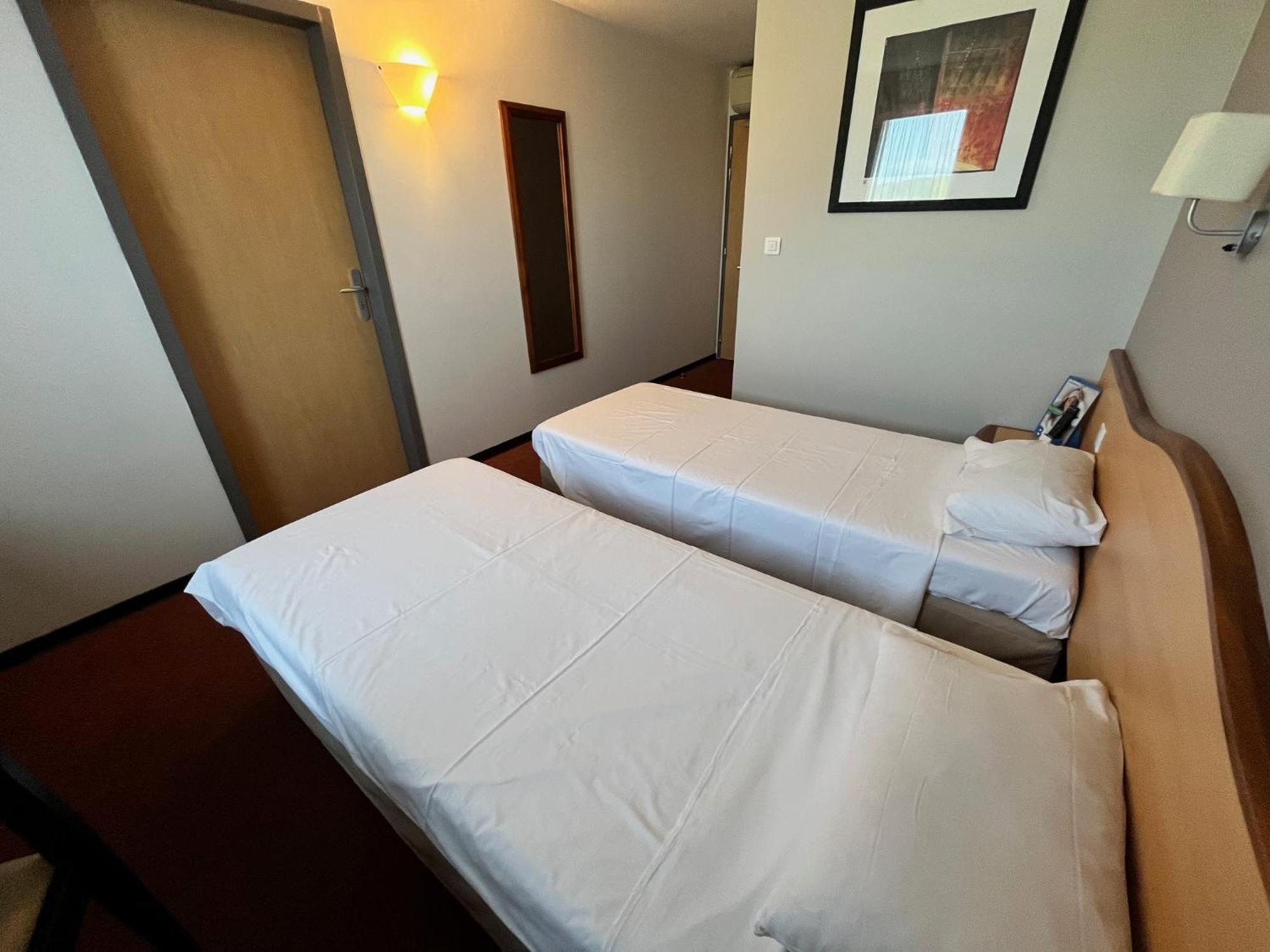Brit Hotel Confort Μοντωμπάν Εξωτερικό φωτογραφία