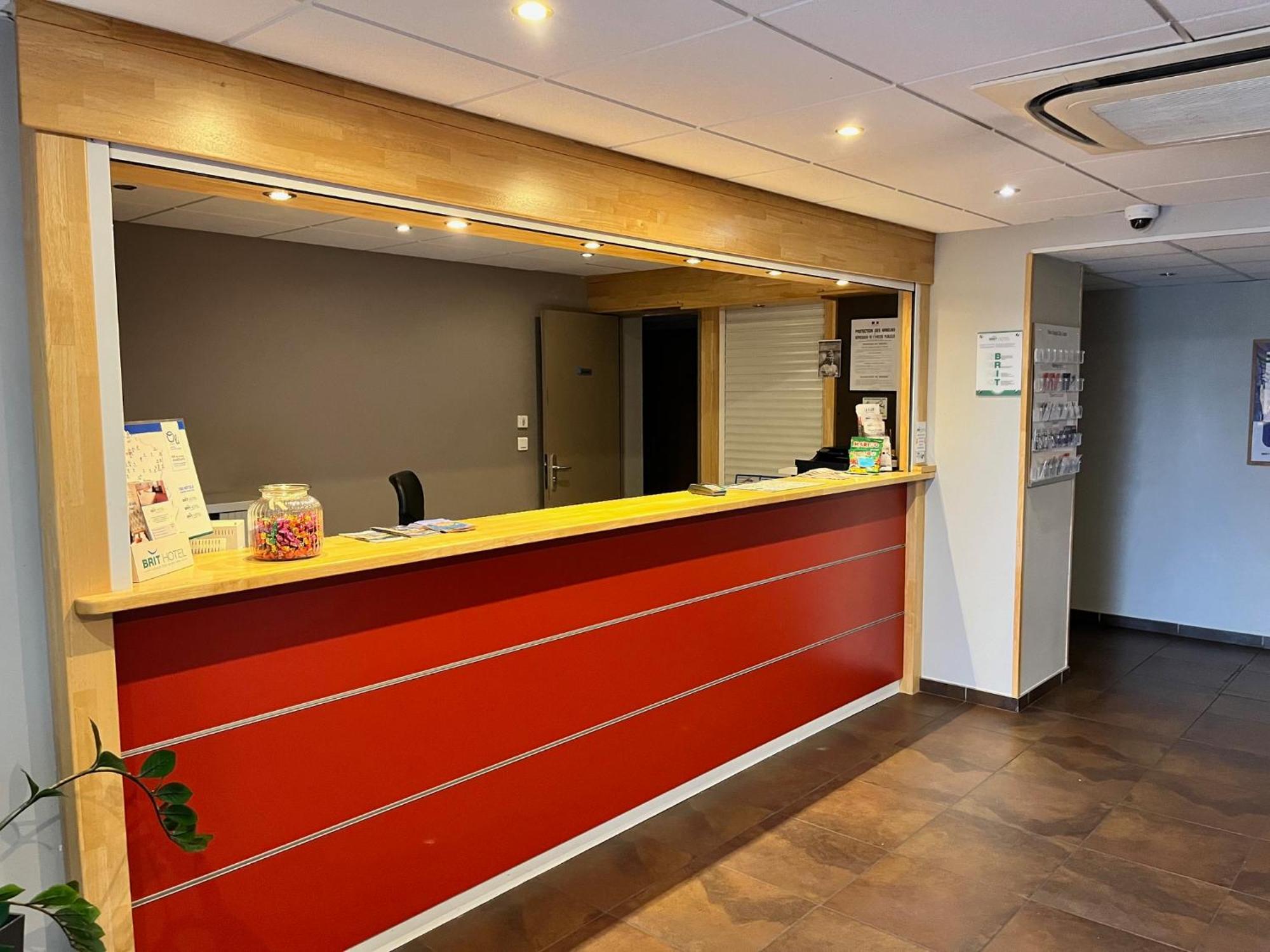Brit Hotel Confort Μοντωμπάν Εξωτερικό φωτογραφία
